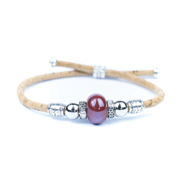 Armb�nd i kork med bordeaux perle