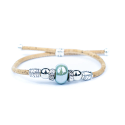 Armb�nd i kork med gr�n perle
