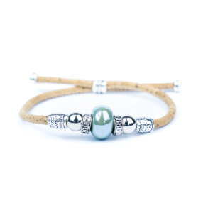 Armb�nd i kork med gr�n perle