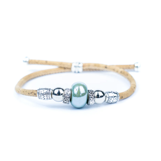 Armb�nd i kork med gr�n perle