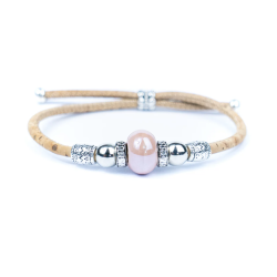 Armb�nd i kork med lyser�d perle