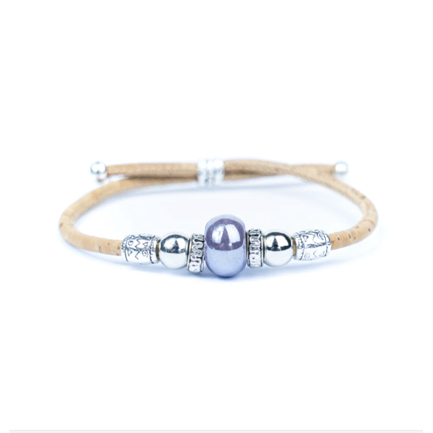 Armb�nd i kork med lilla perle