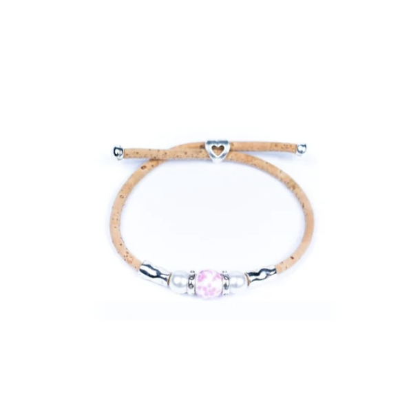 Armbnd i kork med lyserd blomsterperle i keramik