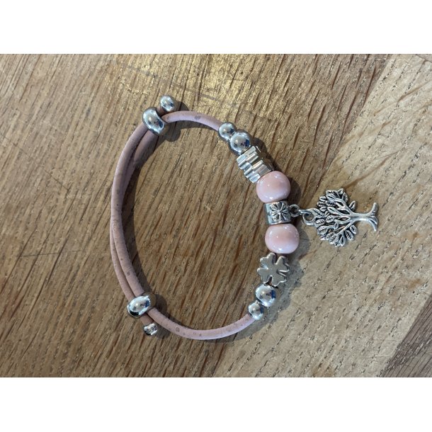 Armb�nd i kork med lyser�de perler