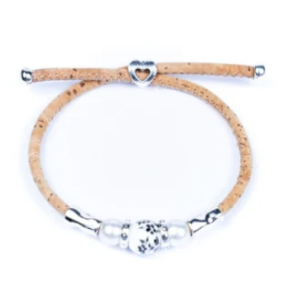 Armbnd i kork med sort blomsterperle i keramik