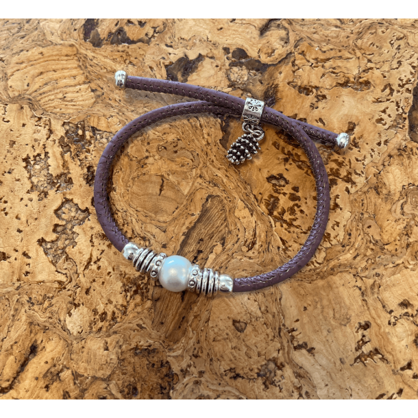 Armbnd i lilla kork med perle