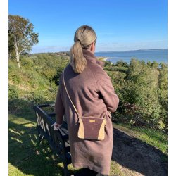 Lille taske i natur kork og m�rkebrunt kork