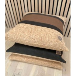 Eiki pude i kork, brune nuancer med 5 striber