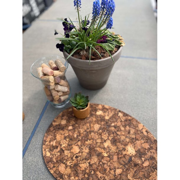 Dkkeserviet i brunt kork, oval 