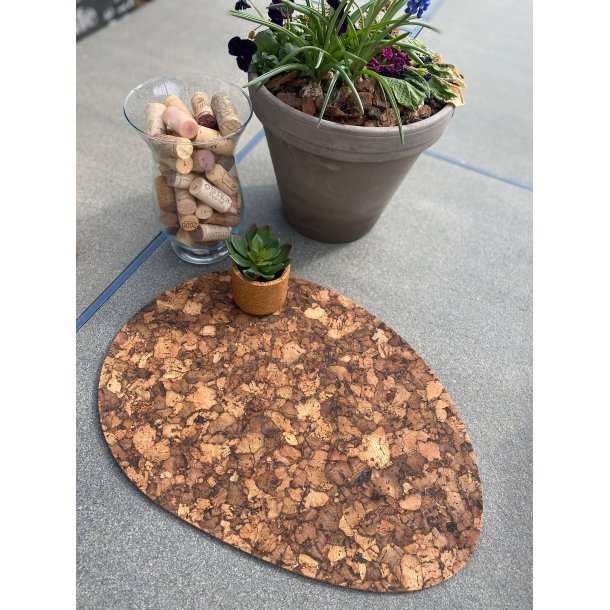 Dkkeserviet i brunt kork, oval 