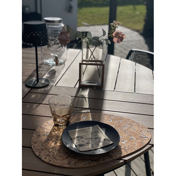 D�kkeserviet i naturfarve med gr�nt m�nster, oval