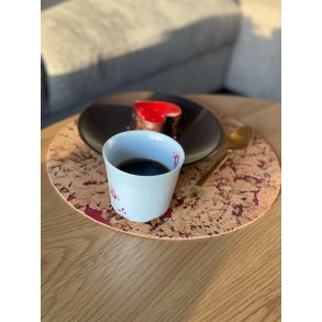 D�kkeserviet i naturkork med r�dt m�nster, rund 30 cm