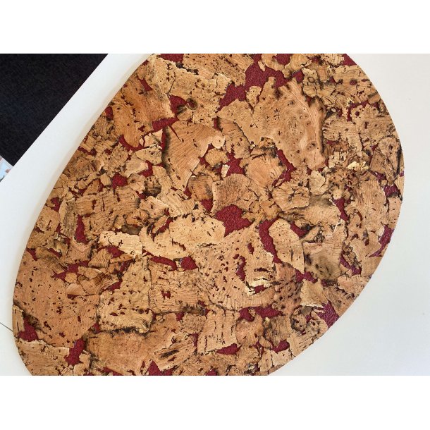 Dkkeserviet i naturfarve med rdt mnster, oval