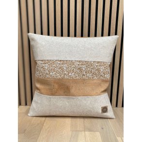 Eiki pude i kork, natur og hvide nuancer med 4 striber