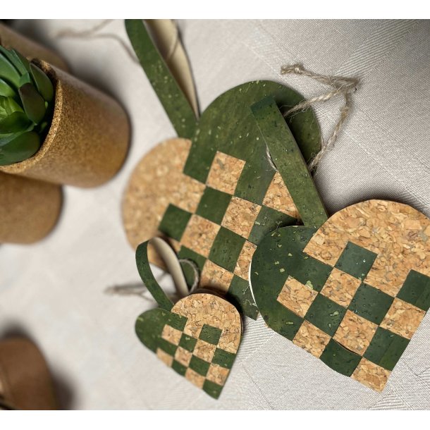 Eiki flettet julehjerte i kork, grn/natur