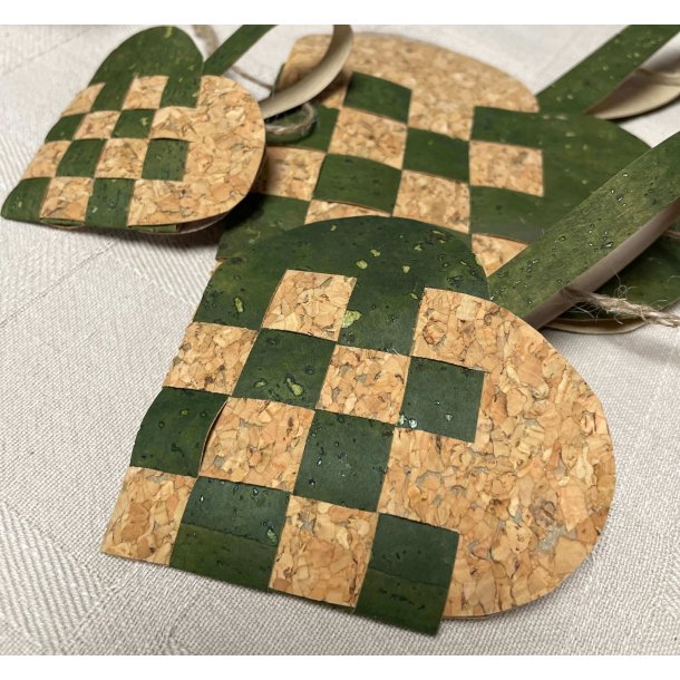 Eiki flettet julehjerte i kork, grn/natur