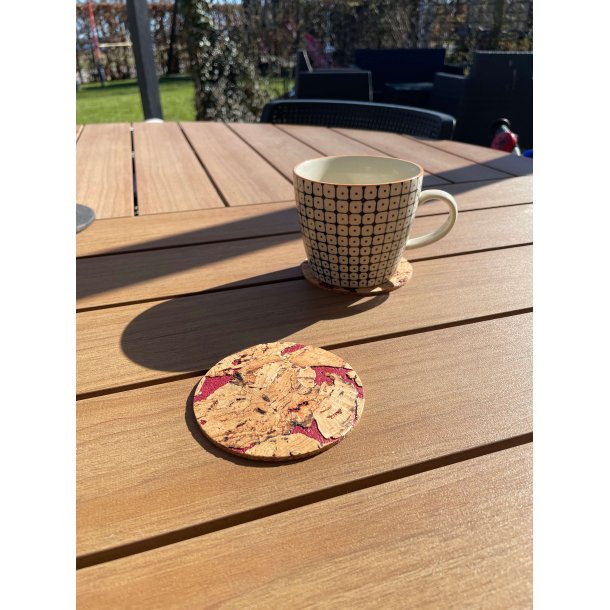 Glasbrikker i natur kork med r�dt m�nster, runde, 4 stk.
