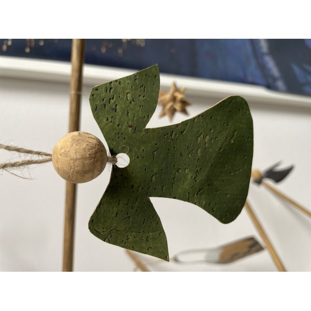 Eiki juleengel til ophng i kork, grn