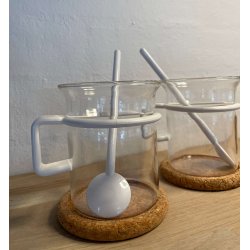 Retro Bodum glas med hvid hank, hvid ske og bordskner i kork, 2 stk., lille version