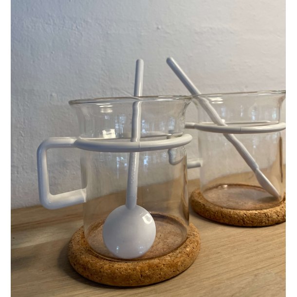 Retro Bodum glas med hvid hank, hvid ske og bordskner i kork, 2 stk., lille version