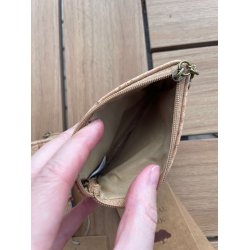 Mntpung i kork, natur og bl, med blomstermnster