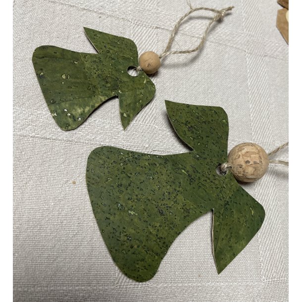 Eiki juleengel til ophng i kork, grn