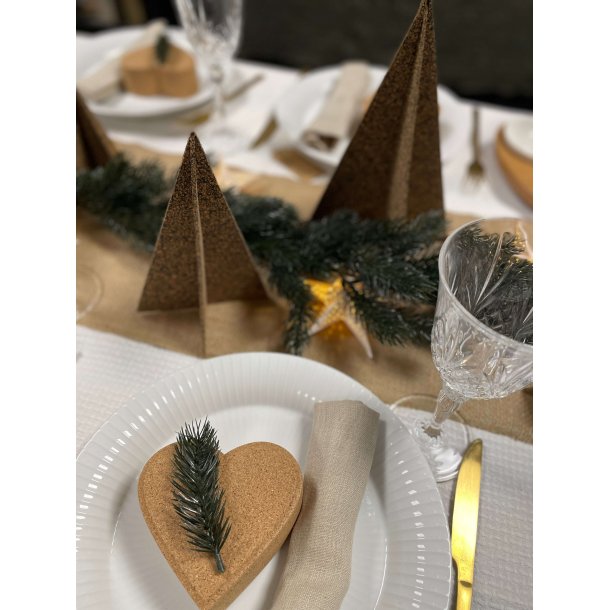 Juletr i restkork og genbrugsmaterialer