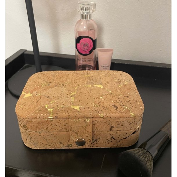 Smykkeskrin i kork med guldnister, aflang