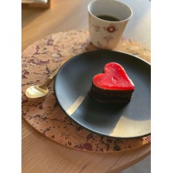 D�kkeserviet i naturkork med r�dt m�nster, rund 30 cm