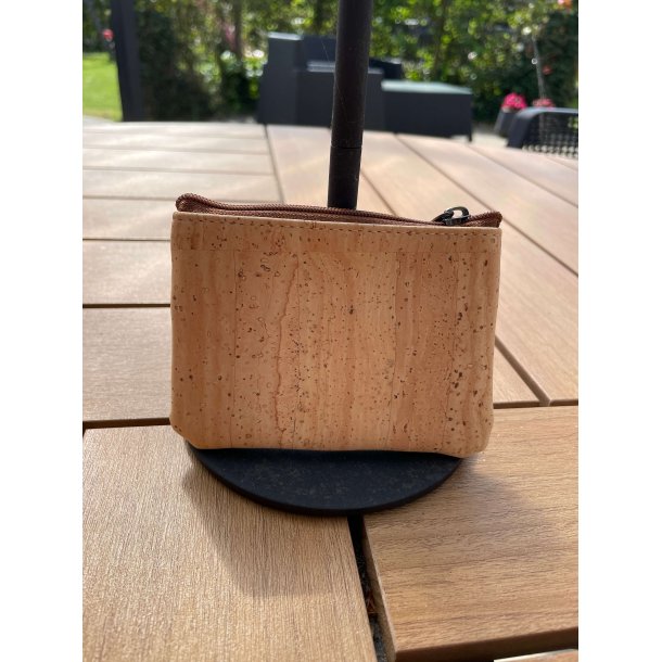 Mntpung i kork, natur og mrkegrn med brune lynlse 