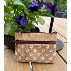M�ntpung i kork med hvidt blomsterm�nster