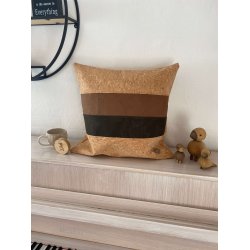 Eiki pude i kork, brune nuancer med 4 striber