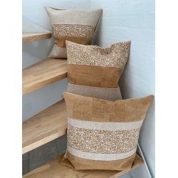 Eiki pude i kork, natur og hvide nuancer med 5 striber