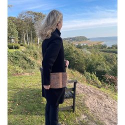 Lille taske i naturkork med firkantet mnster