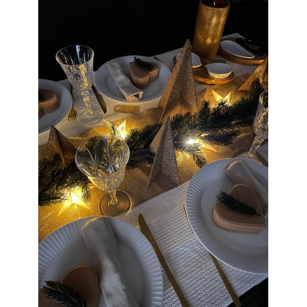 Juletr i restkork og genbrugsmaterialer