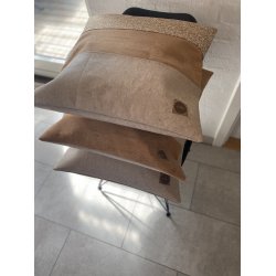 Eiki pude i kork, natur og hvide nuancer med 3 striber