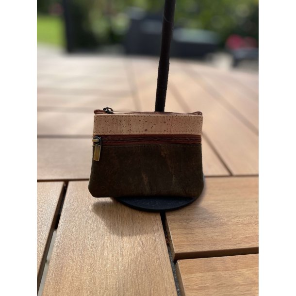 Mntpung i kork, natur og mrkegrn med brune lynlse 