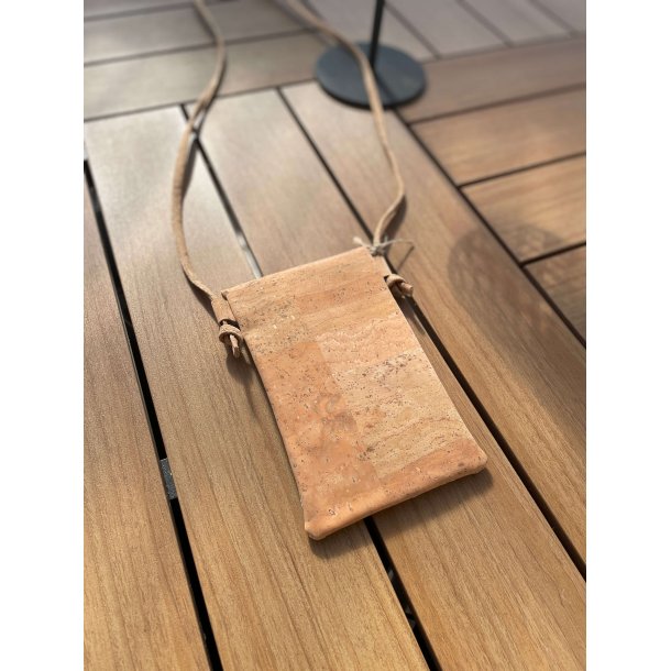 Mobiltaske i kork med hvidt blomstermnster