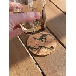 Glasbrikker i natur kork med gr�nt m�nster, runde, 4 stk.