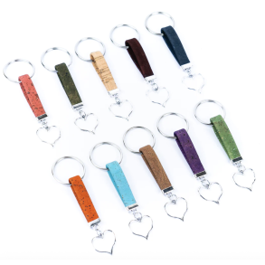 N�glering med kork og hjertedetalje