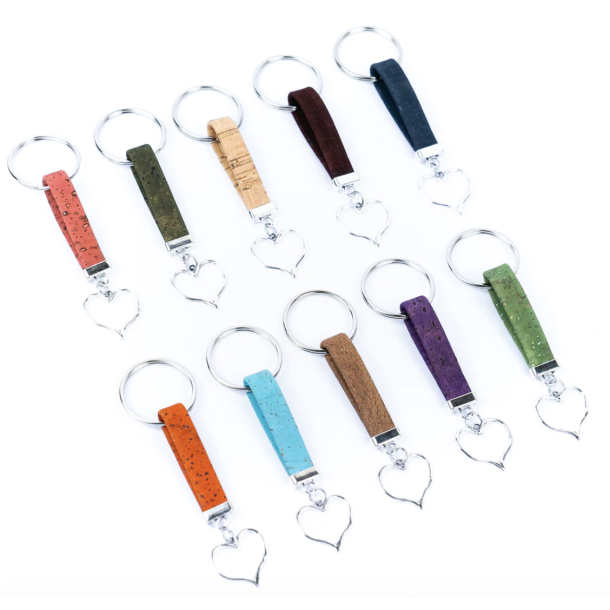 N�glering med kork og hjertedetalje