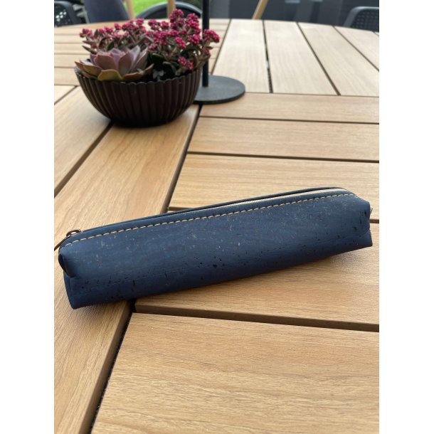 Penalhus i kork, rundt