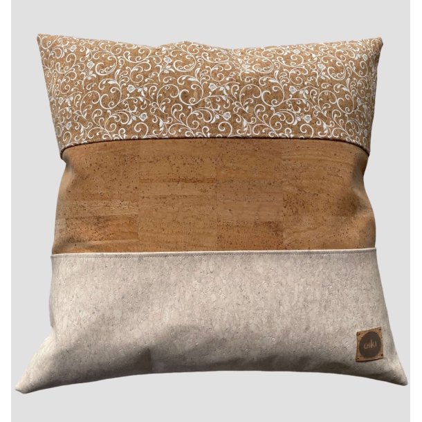 Eiki pude i kork, natur og hvide nuancer med 3 striber