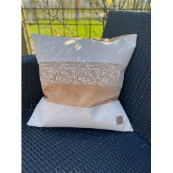 Eiki pude i kork, natur og hvide nuancer med 4 striber