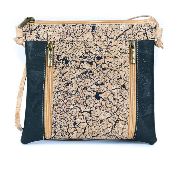 Lille skuldertaske i kork, sort og natur med m�nster