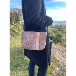 Lille taske i naturkork med firkantet mnster