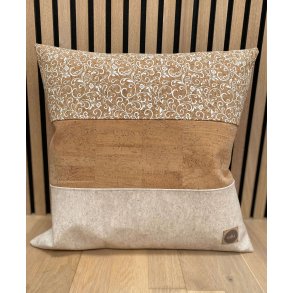 Eiki pude i kork, natur og hvide nuancer med 3 striber