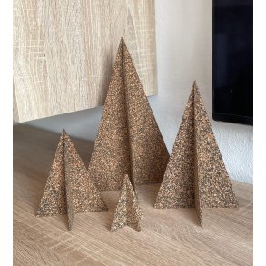 Juletr i restkork og genbrugsmaterialer