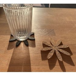 Glasbrikker af brugte bild�k og kork, blomsterformede, 2 stk.