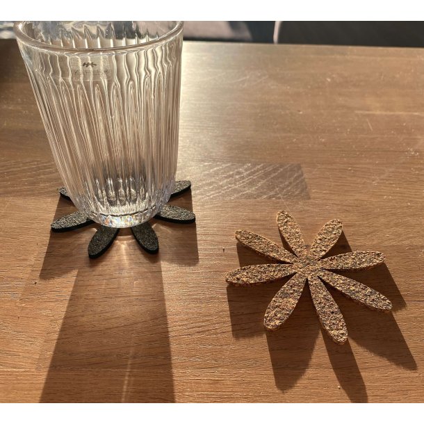 Glasbrikker af brugte bild�k og kork, blomsterformede, 2 stk.